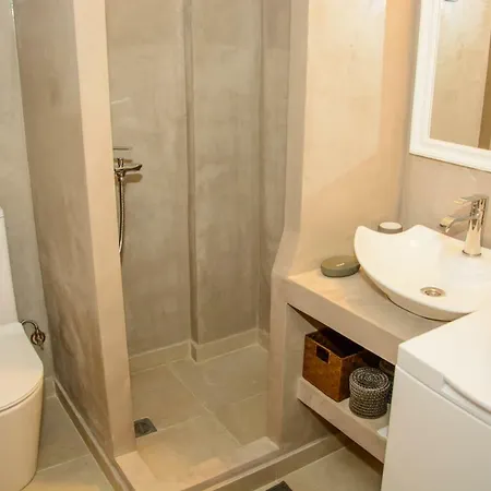 Neighborly Nest - In The Heart Of * Atenas